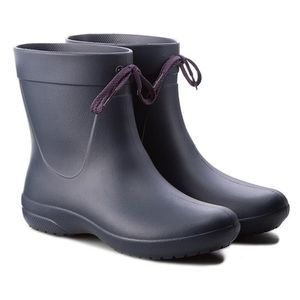 💙SOLD💙CROCS Wellington Freesail Shorty Rainboot Navy